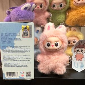 POPMART Pin For Love letter “U”